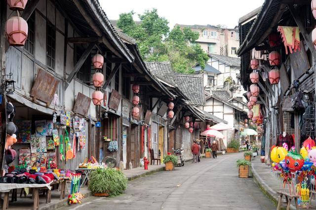 江西新余临街店铺火灾现场救援已结束